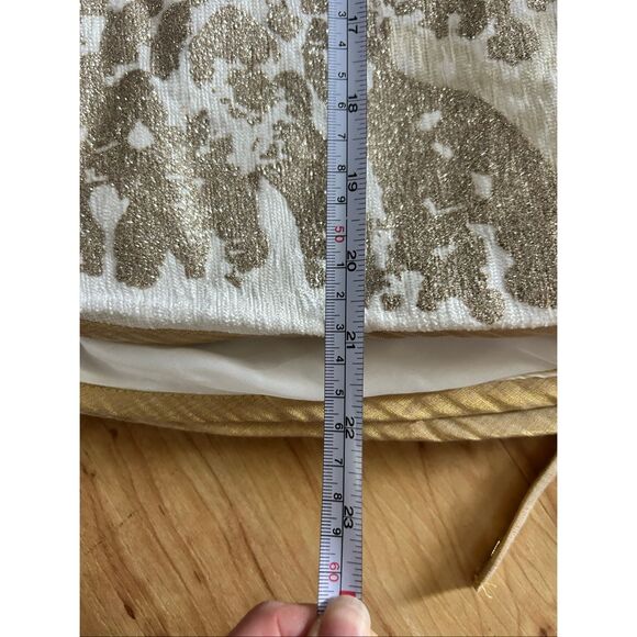 Nicole miller Christmas tree skirt white and gold Christmas trees on it - Picture 7 of 8